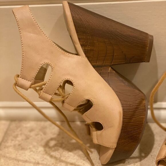 Brand New Guess Lace Up Wooden Heels - Picture 4 of 5